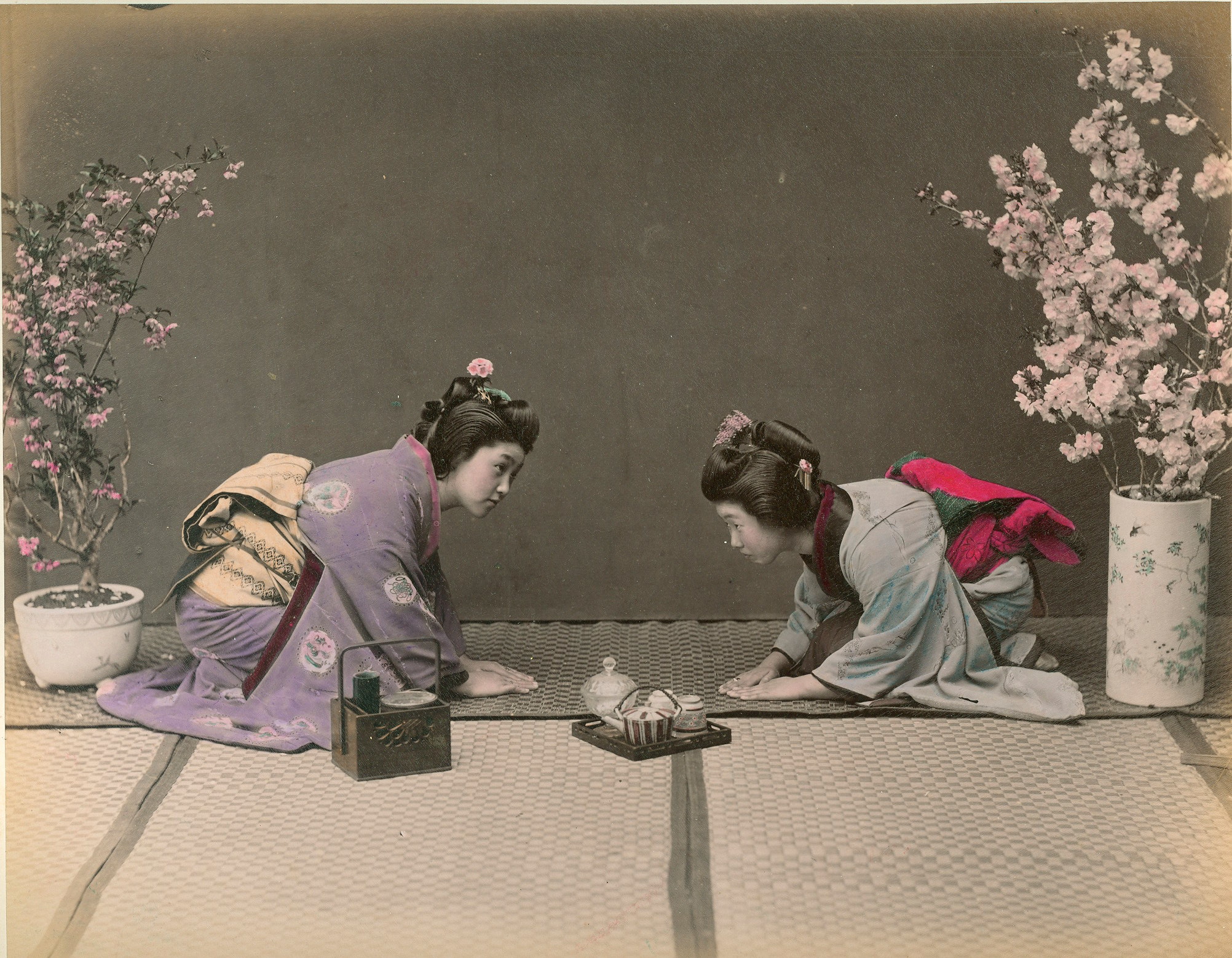 После моей жизни в искусстве. Чайная церемония Япония 19 век. Чайная церемония в Японии 18 век. Япония 19 век гейши. Япония 1875.